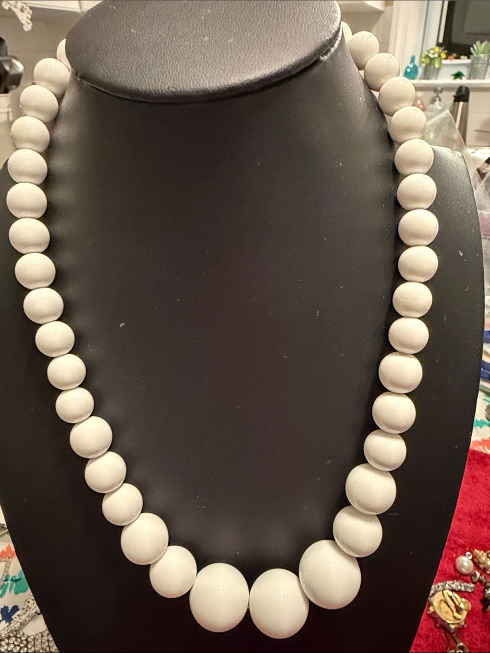 Vintage White Beaded Statement necklace excellent condition